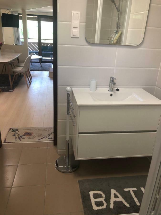 Beachfront Studio Apartman Aparthotel Balatonfůzfő Bagian luar foto